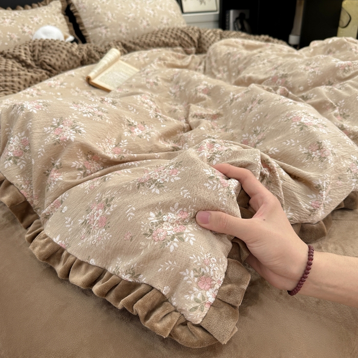 91家纺网 家纺一手货源 找家纺 一比一家纺 2025新款保暖舒适云感纱➕绒加绒四件套 南城旧事