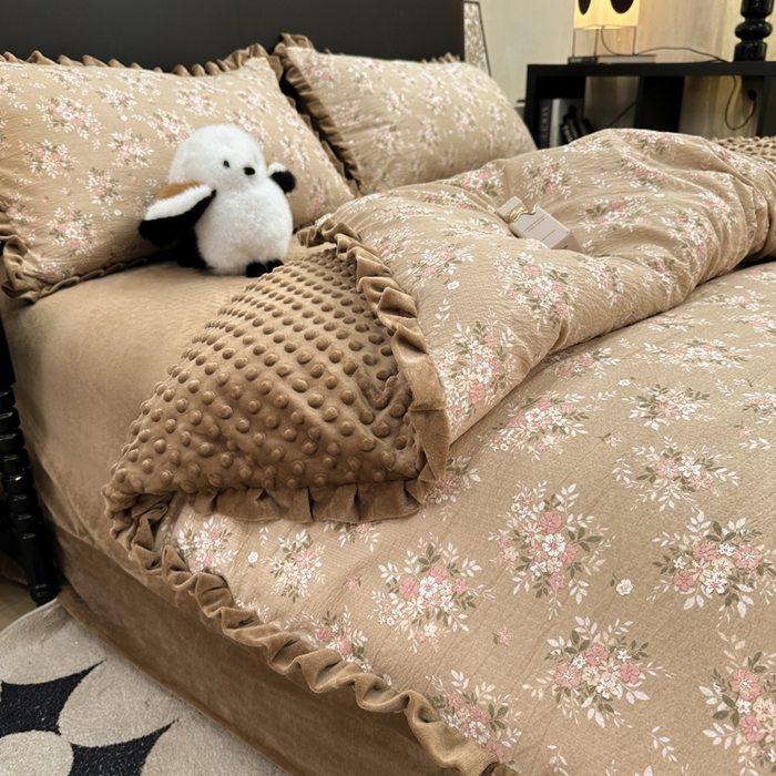 91家纺网 家纺一手货源 找家纺 一比一家纺 2025新款保暖舒适云感纱➕绒加绒四件套 南城旧事