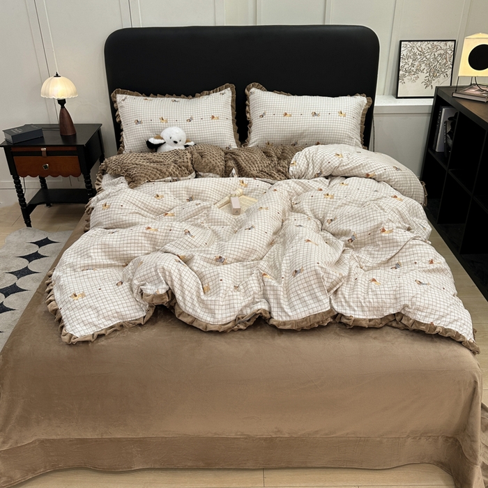 91家纺网 家纺一手货源 找家纺 一比一家纺 2025新款保暖舒适云感纱➕绒加绒四件套 樱桃小狗