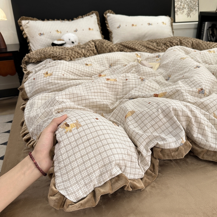 91家纺网 家纺一手货源 找家纺 一比一家纺 2025新款保暖舒适云感纱➕绒加绒四件套 樱桃小狗