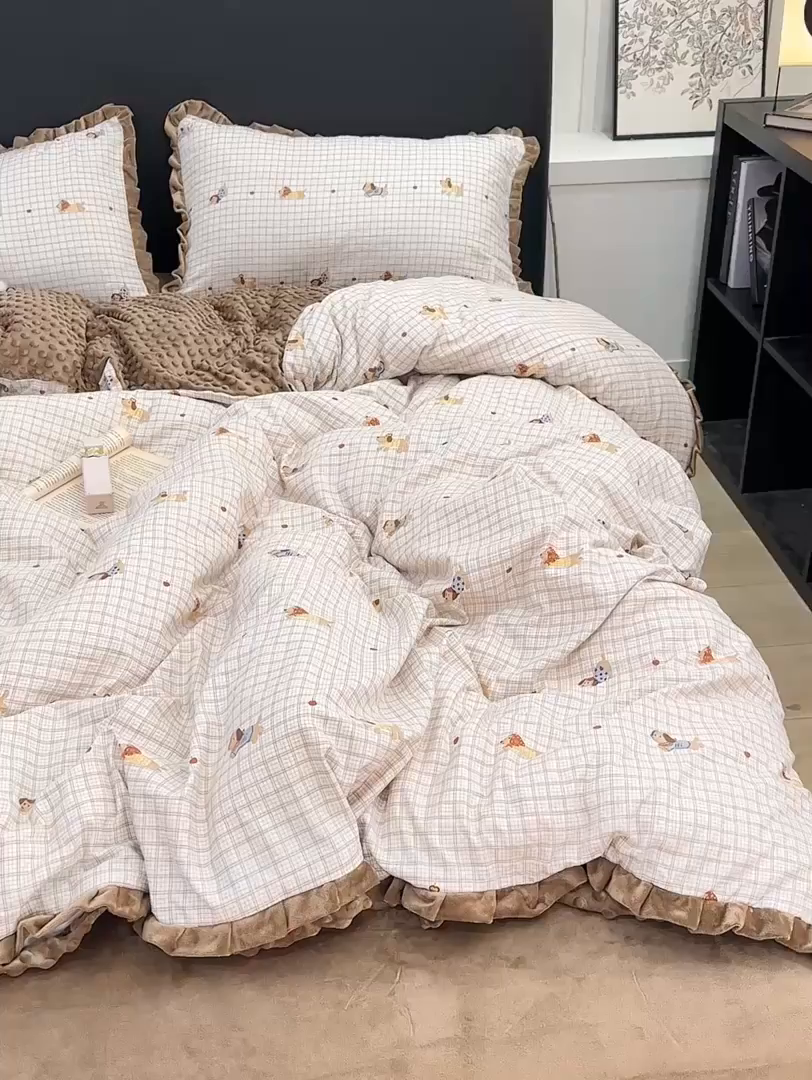 91家纺网 家纺一手货源 找家纺 一比一家纺 2025新款保暖舒适云感纱➕绒加绒四件套 樱桃小狗