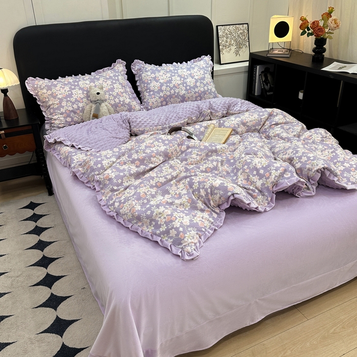 91家纺网 家纺一手货源 找家纺 一比一家纺 2025新款保暖舒适云感纱➕绒加绒四件套 紫蔓花开