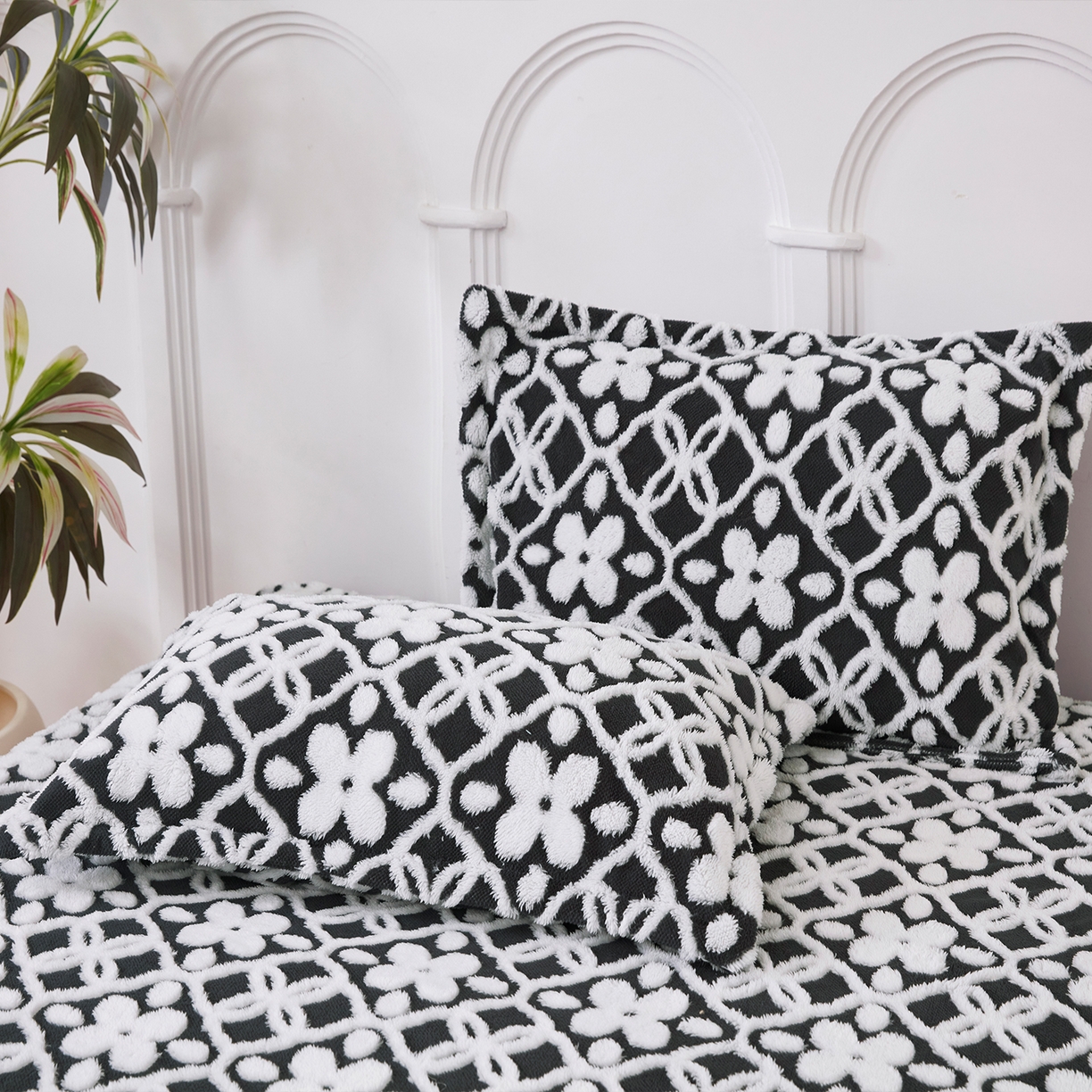 91家纺网 家纺一手货源 找家纺 云玲时尚 2025新款阳离子塔芙绒床笠 山茶黑