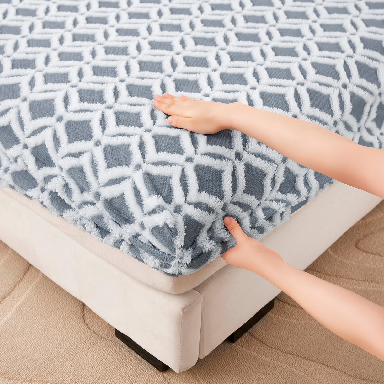 91家纺网 家纺一手货源 找家纺 云玲时尚 2025新款阳离子塔芙绒床笠 菱格灰