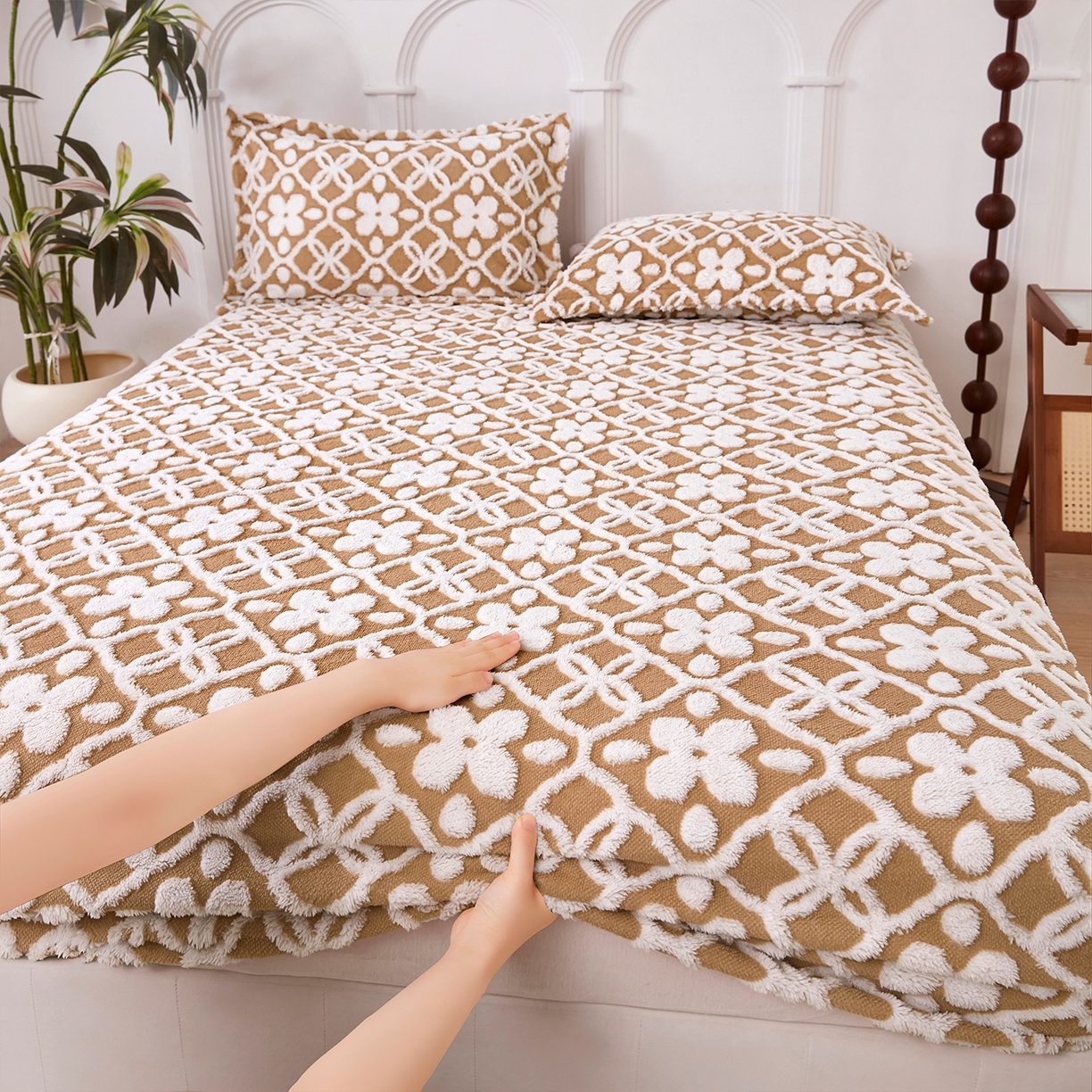 91家纺网 家纺一手货源 找家纺 云玲时尚 2025新款阳离子塔芙绒床笠 山茶卡其