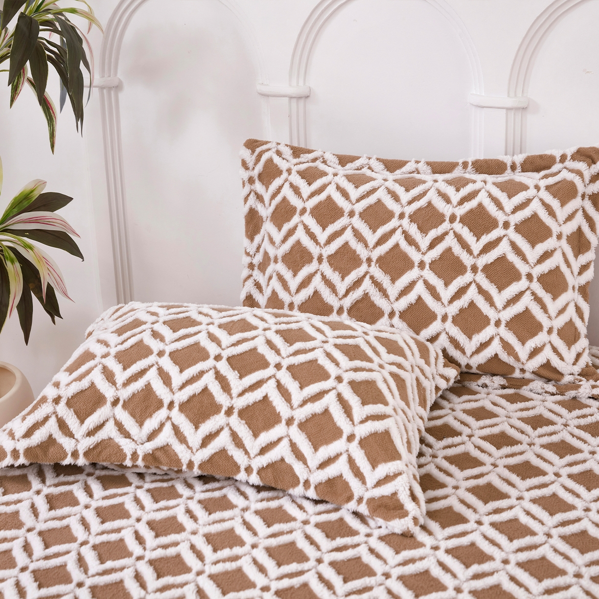 91家纺网 家纺一手货源 找家纺 云玲时尚 2025新款阳离子塔芙绒床笠 菱格深咖