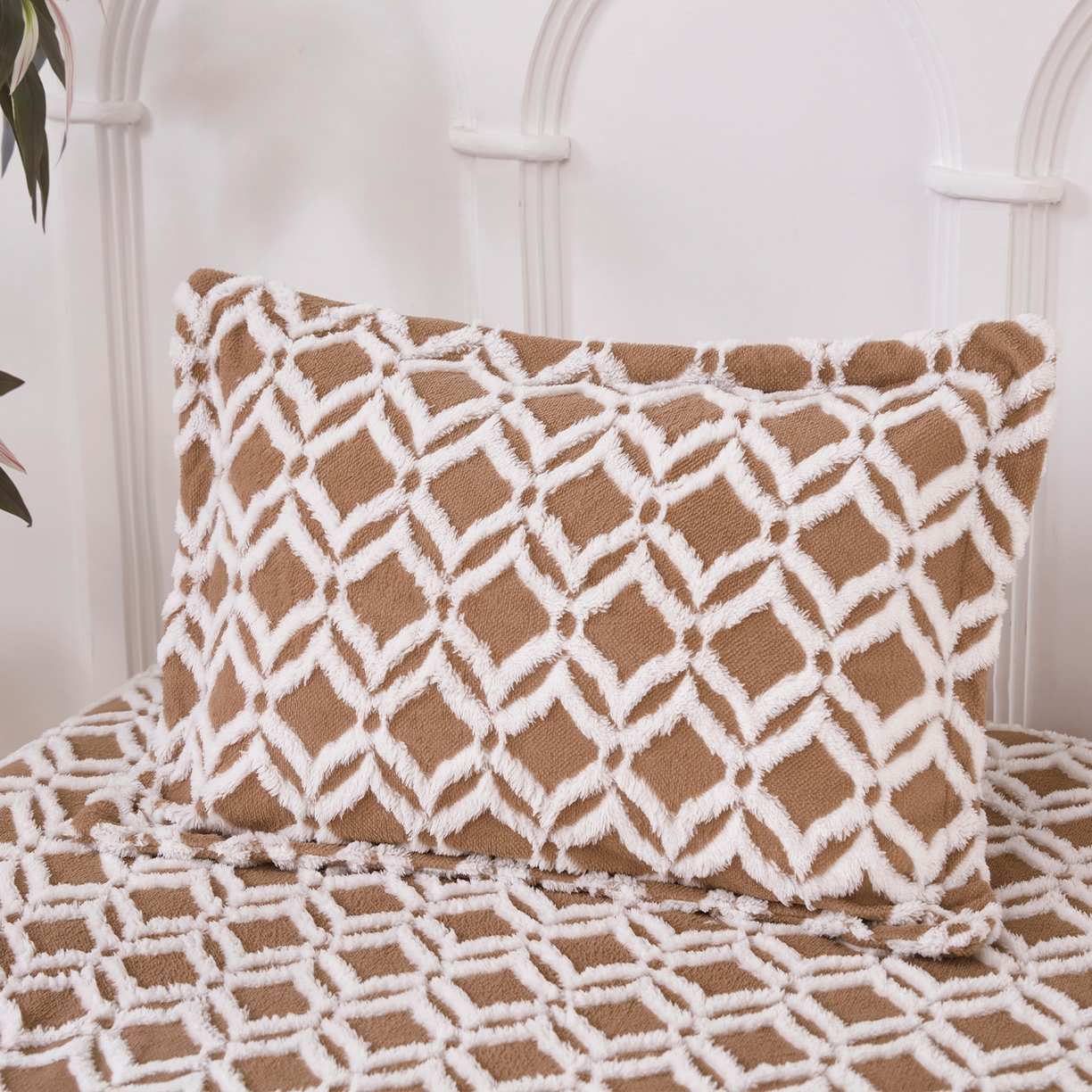 91家纺网 家纺一手货源 找家纺 云玲时尚 2025新款阳离子塔芙绒床笠 菱格深咖