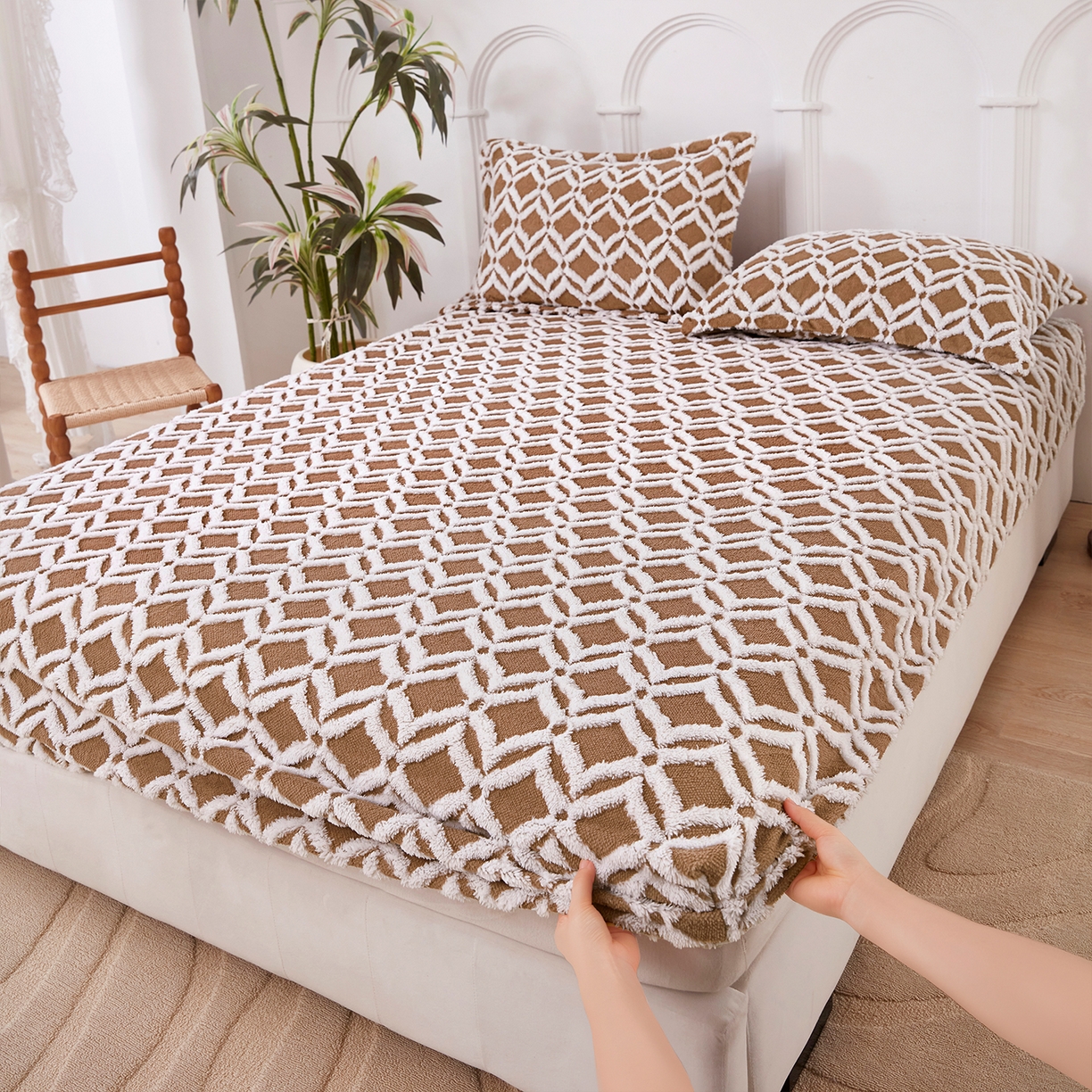 91家纺网 家纺一手货源 找家纺 云玲时尚 2025新款阳离子塔芙绒床笠 菱格深咖