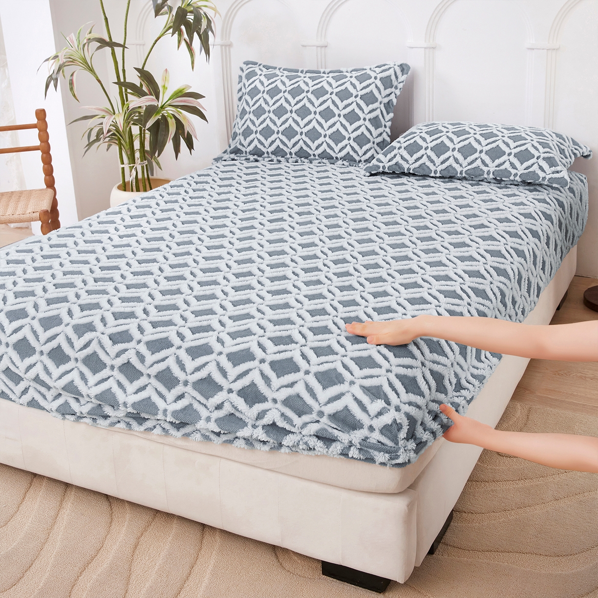 91家纺网 家纺一手货源 找家纺 云玲时尚 2025新款阳离子塔芙绒床笠 菱格灰