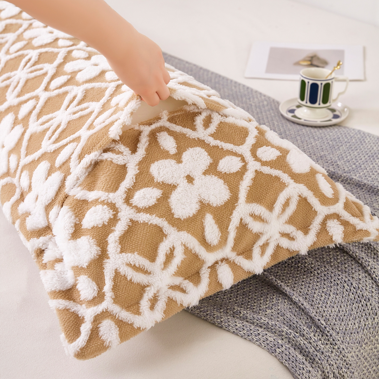 91家纺网 家纺一手货源 找家纺 云玲时尚 2025新款阳离子塔芙绒双人枕套 山茶卡其