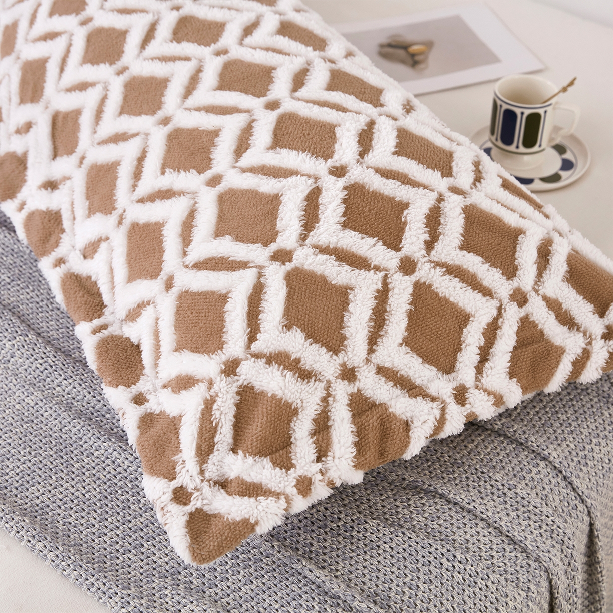 91家纺网 家纺一手货源 找家纺 云玲时尚 2025新款阳离子塔芙绒双人枕套 菱格深咖