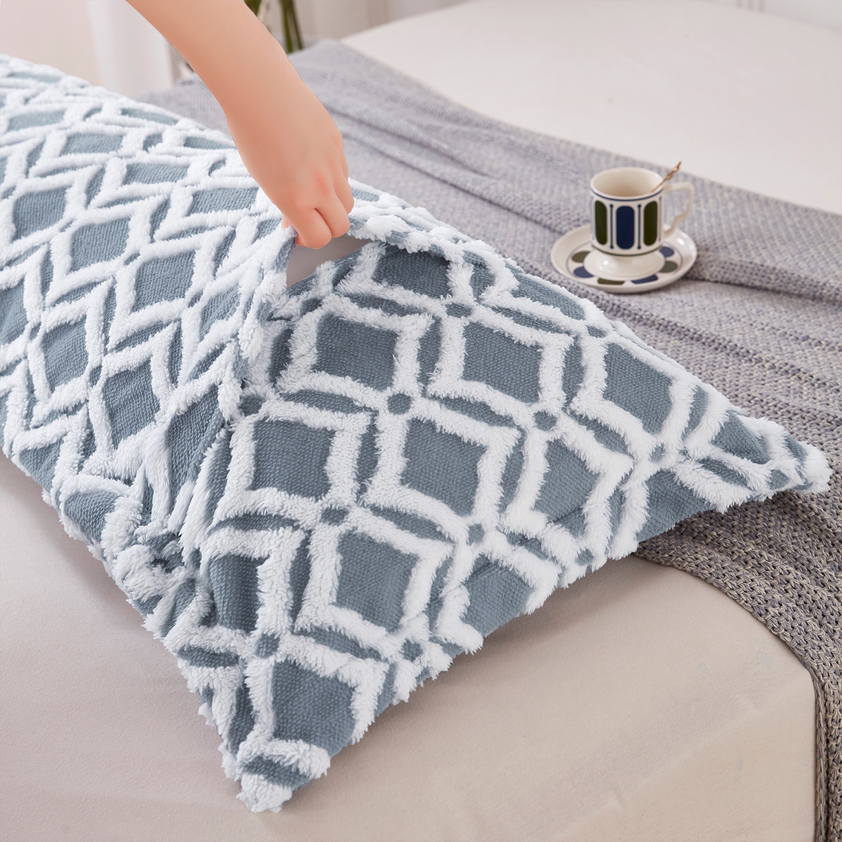 91家纺网 家纺一手货源 找家纺 云玲时尚 2025新款阳离子塔芙绒双人枕套 菱格灰