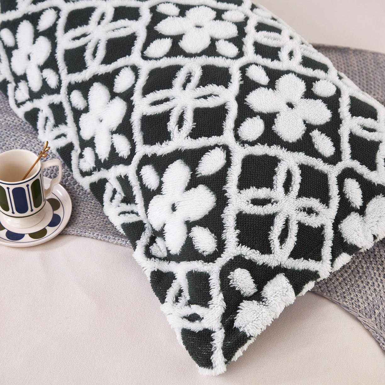 91家纺网 家纺一手货源 找家纺 云玲时尚 2025新款阳离子塔芙绒双人枕套 山茶黑