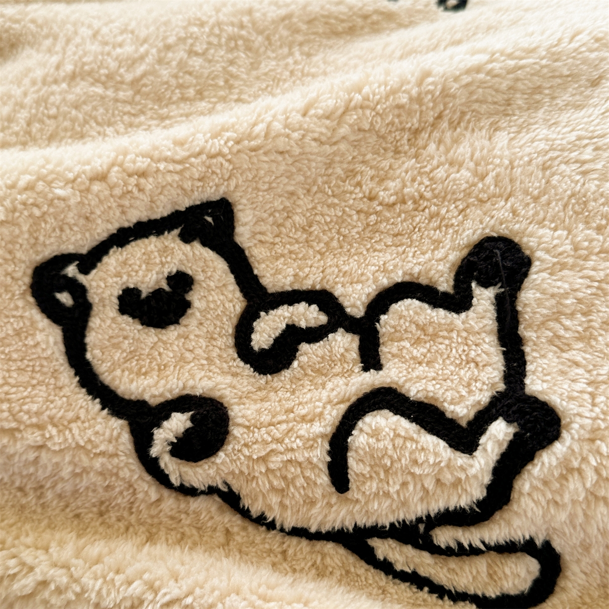 91家纺网 家纺一手货源 找家纺 （总）暖生活 2025新款高克重细颗粒羊羔绒四件套