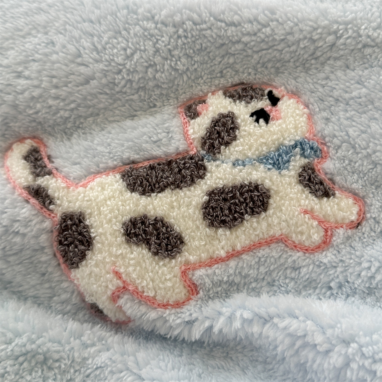 91家纺网 家纺一手货源 找家纺 暖生活 2025新款高克重细颗粒羊羔绒四件套 小咪排队