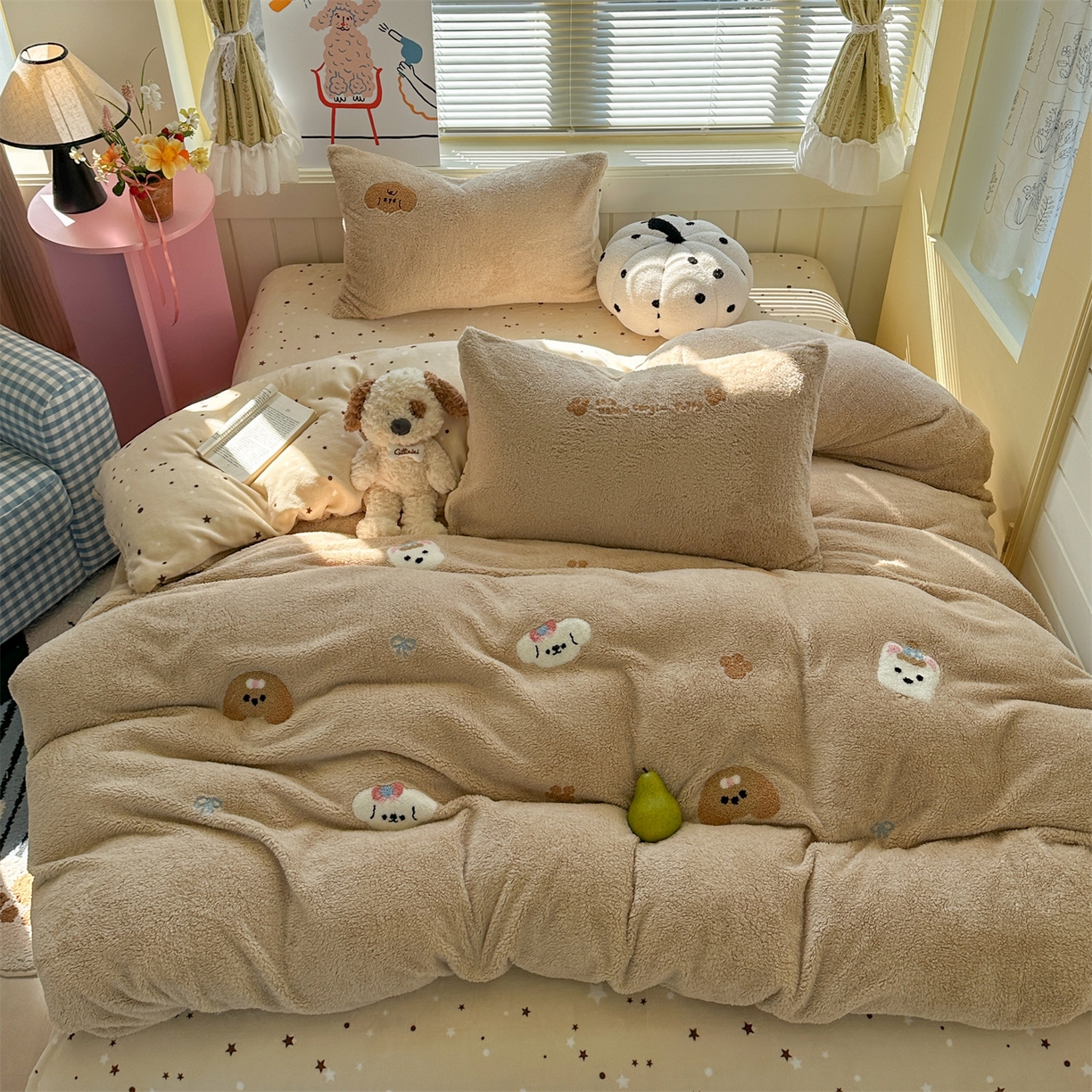 91家纺网 家纺一手货源 找家纺 暖生活 2025新款高克重细颗粒羊羔绒四件套 毛绒小狗