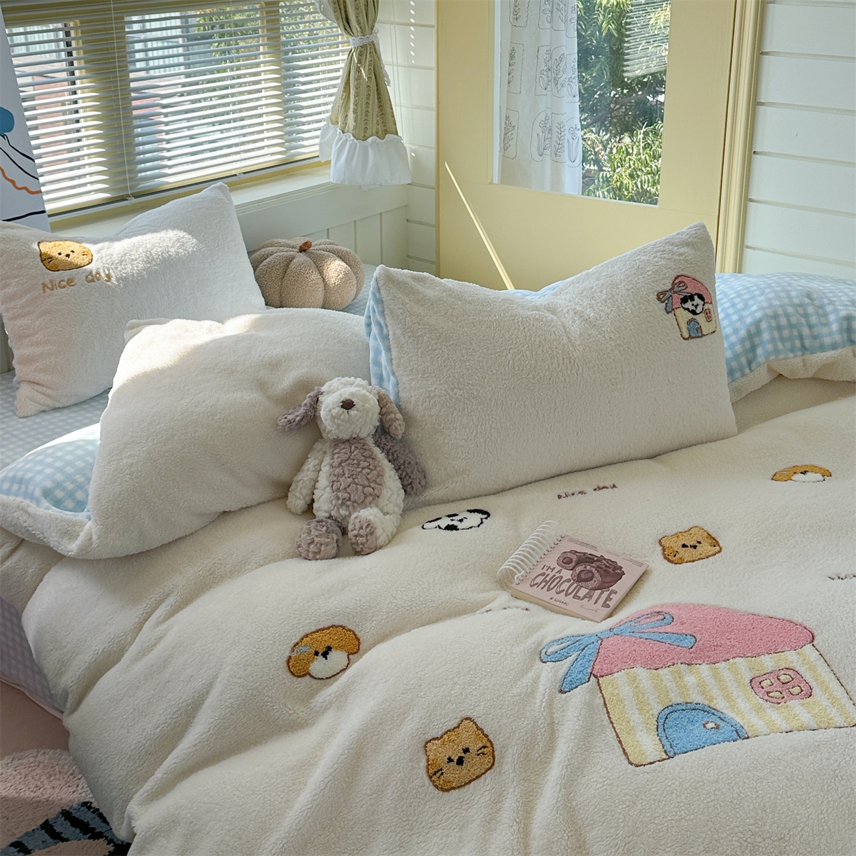 91家纺网 家纺一手货源 找家纺 暖生活 2025新款高克重细颗粒羊羔绒四件套 幸福小窝