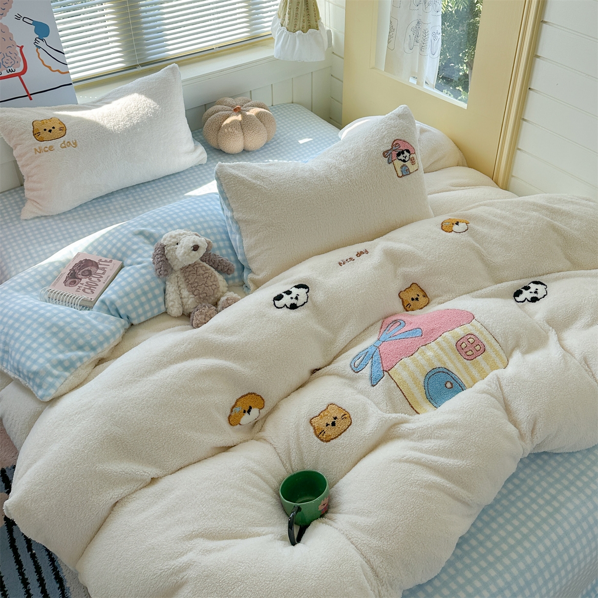 91家纺网 家纺一手货源 找家纺 暖生活 2025新款高克重细颗粒羊羔绒四件套 幸福小窝