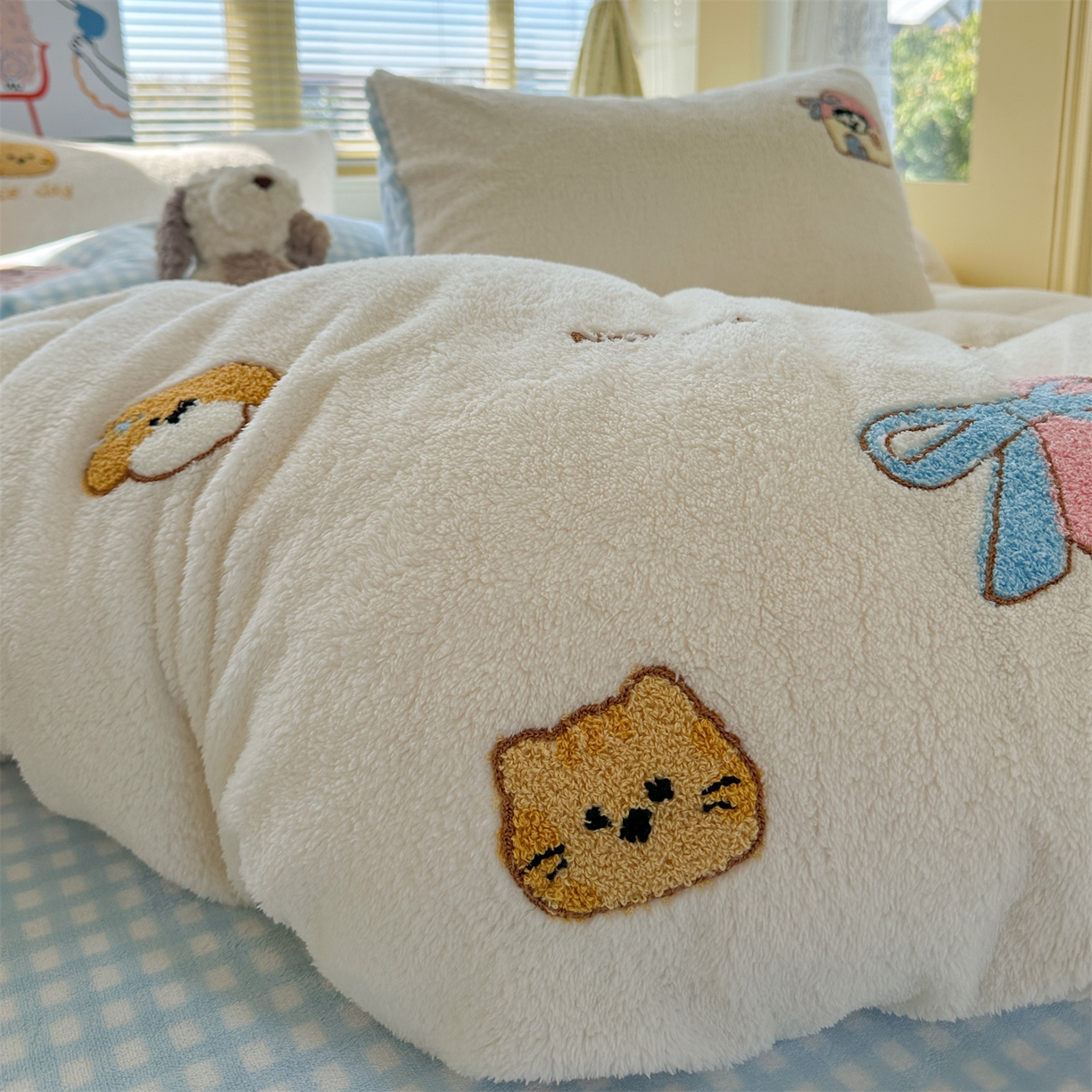 91家纺网 家纺一手货源 找家纺 暖生活 2025新款高克重细颗粒羊羔绒四件套 幸福小窝