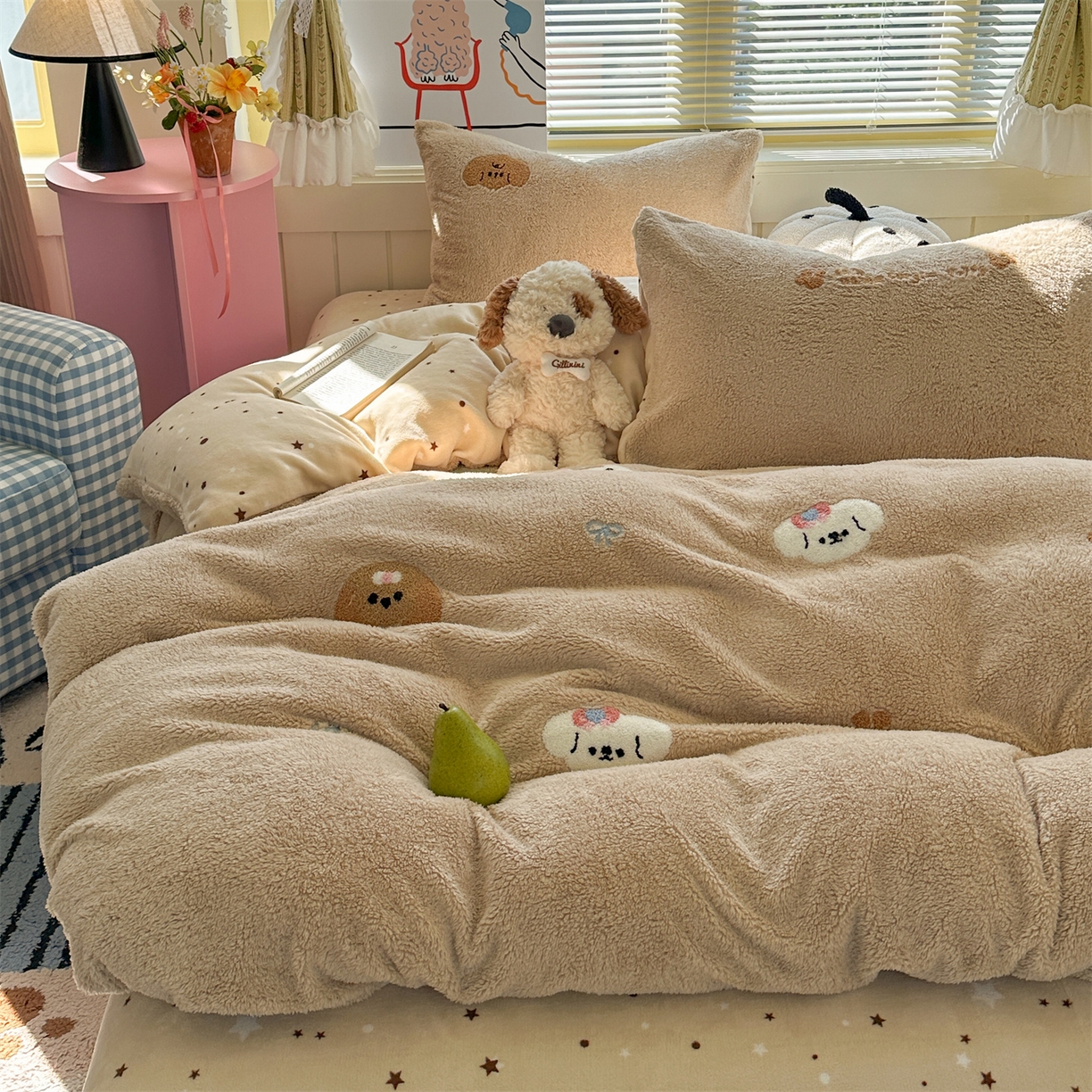 91家纺网 家纺一手货源 找家纺 暖生活 2025新款高克重细颗粒羊羔绒四件套 毛绒小狗