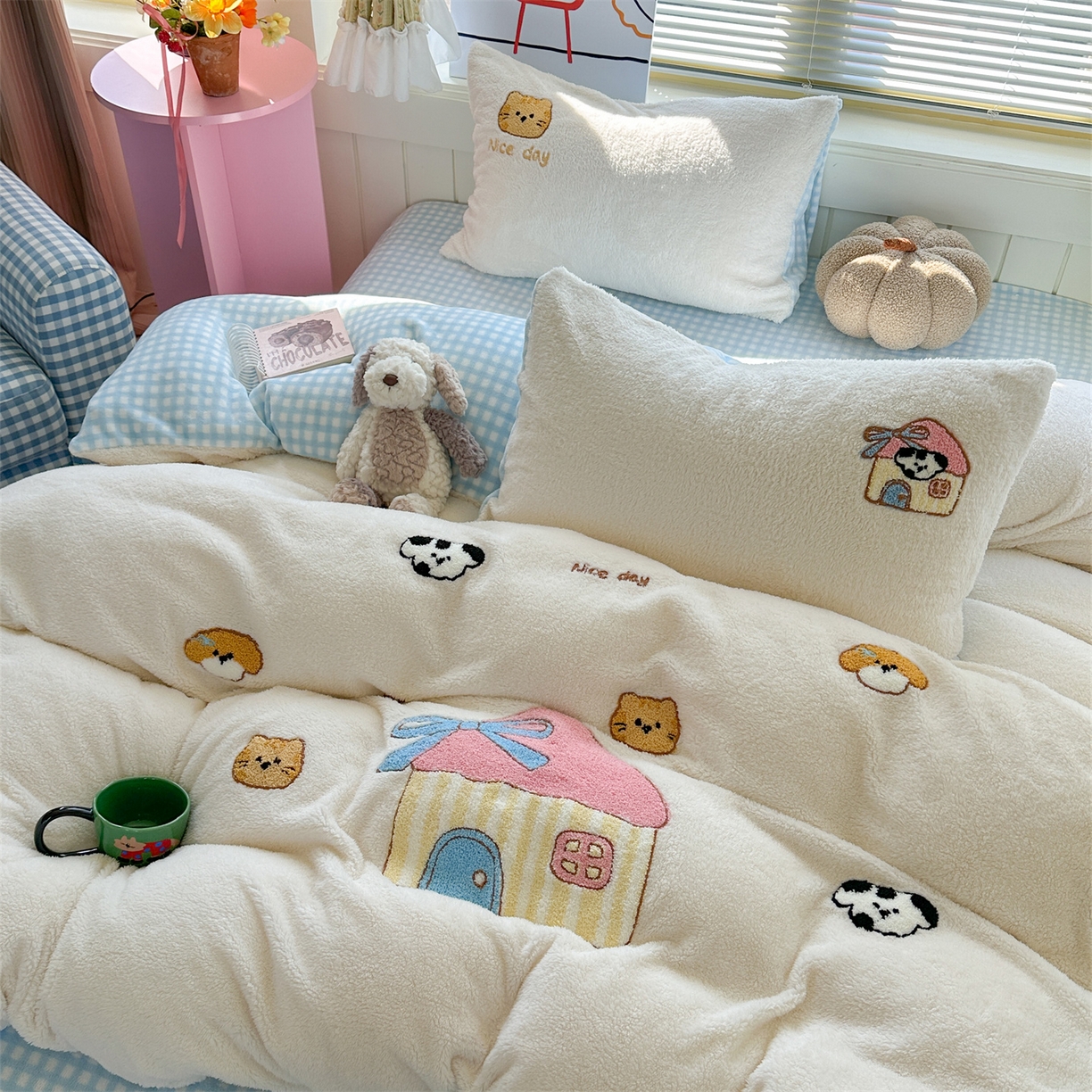 91家纺网 家纺一手货源 找家纺 暖生活 2025新款高克重细颗粒羊羔绒四件套 幸福小窝