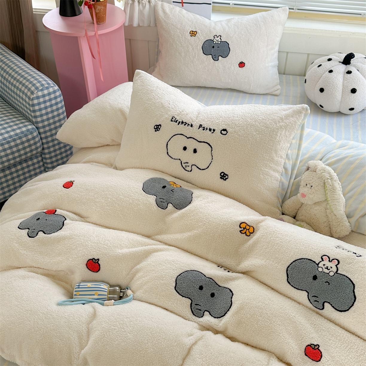 91家纺网 家纺一手货源 找家纺 暖生活 2025新款高克重细颗粒羊羔绒四件套 灰色小象