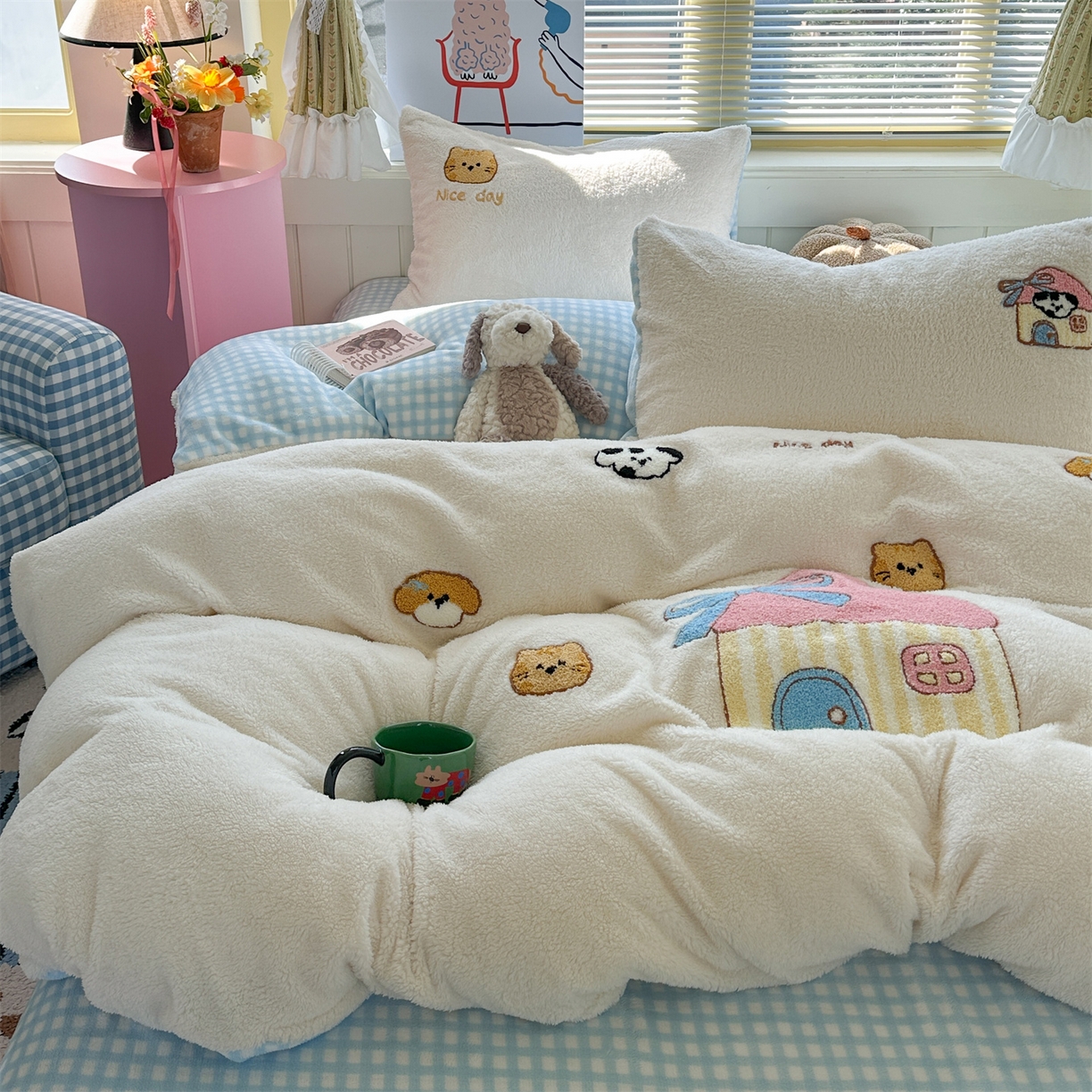 91家纺网 家纺一手货源 找家纺 暖生活 2025新款高克重细颗粒羊羔绒四件套 幸福小窝