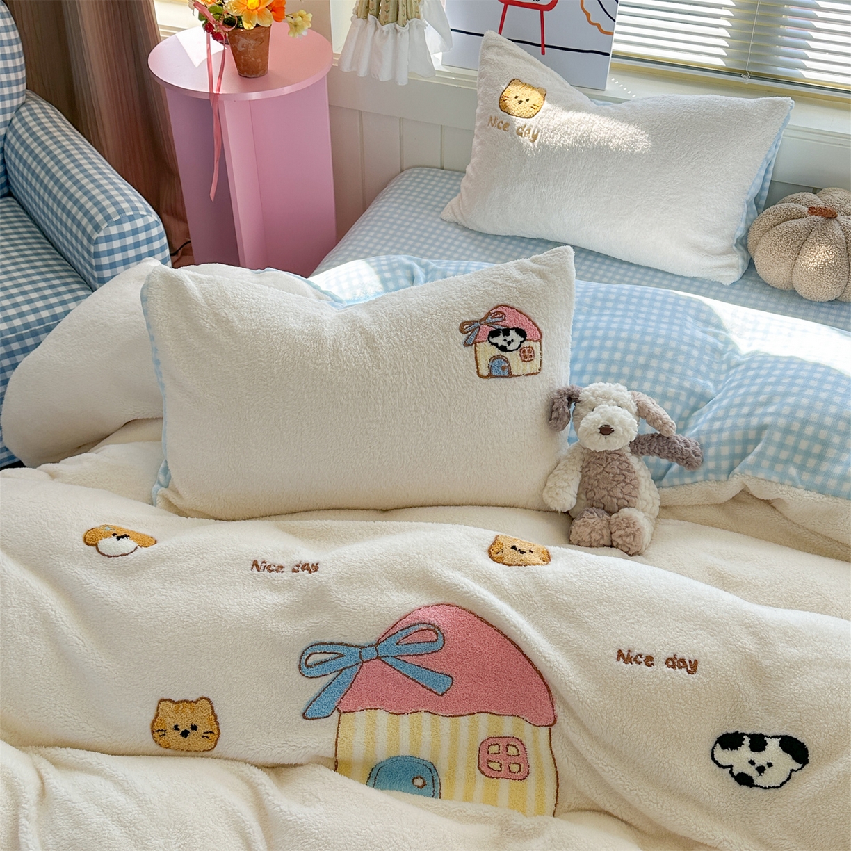 91家纺网 家纺一手货源 找家纺 暖生活 2025新款高克重细颗粒羊羔绒四件套 幸福小窝