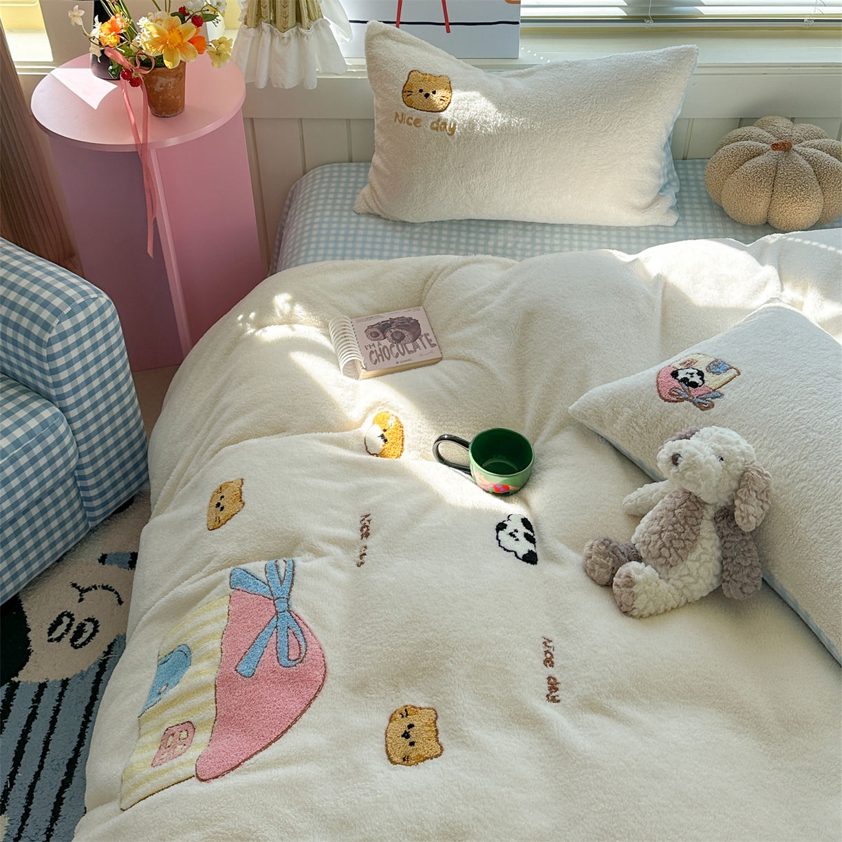 91家纺网 家纺一手货源 找家纺 暖生活 2025新款高克重细颗粒羊羔绒四件套 幸福小窝