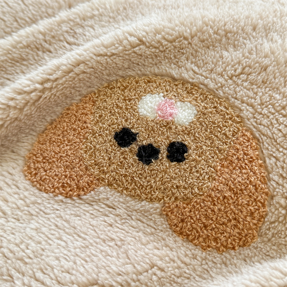 91家纺网 家纺一手货源 找家纺 暖生活 2025新款高克重细颗粒羊羔绒四件套 毛绒小狗