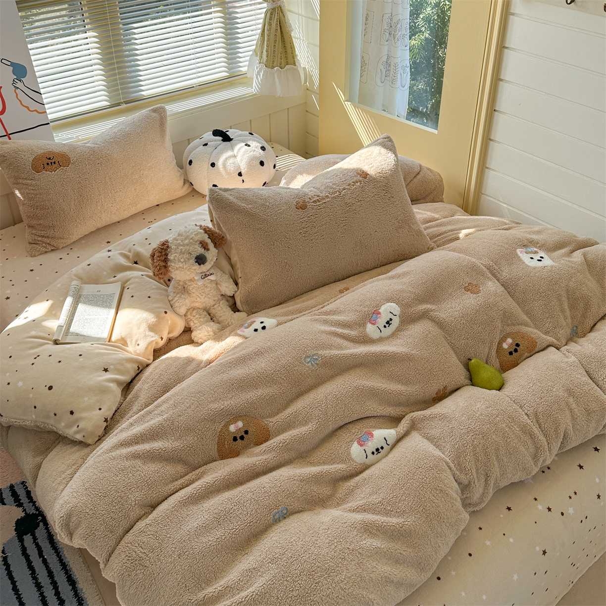 91家纺网 家纺一手货源 找家纺 暖生活 2025新款高克重细颗粒羊羔绒四件套 毛绒小狗