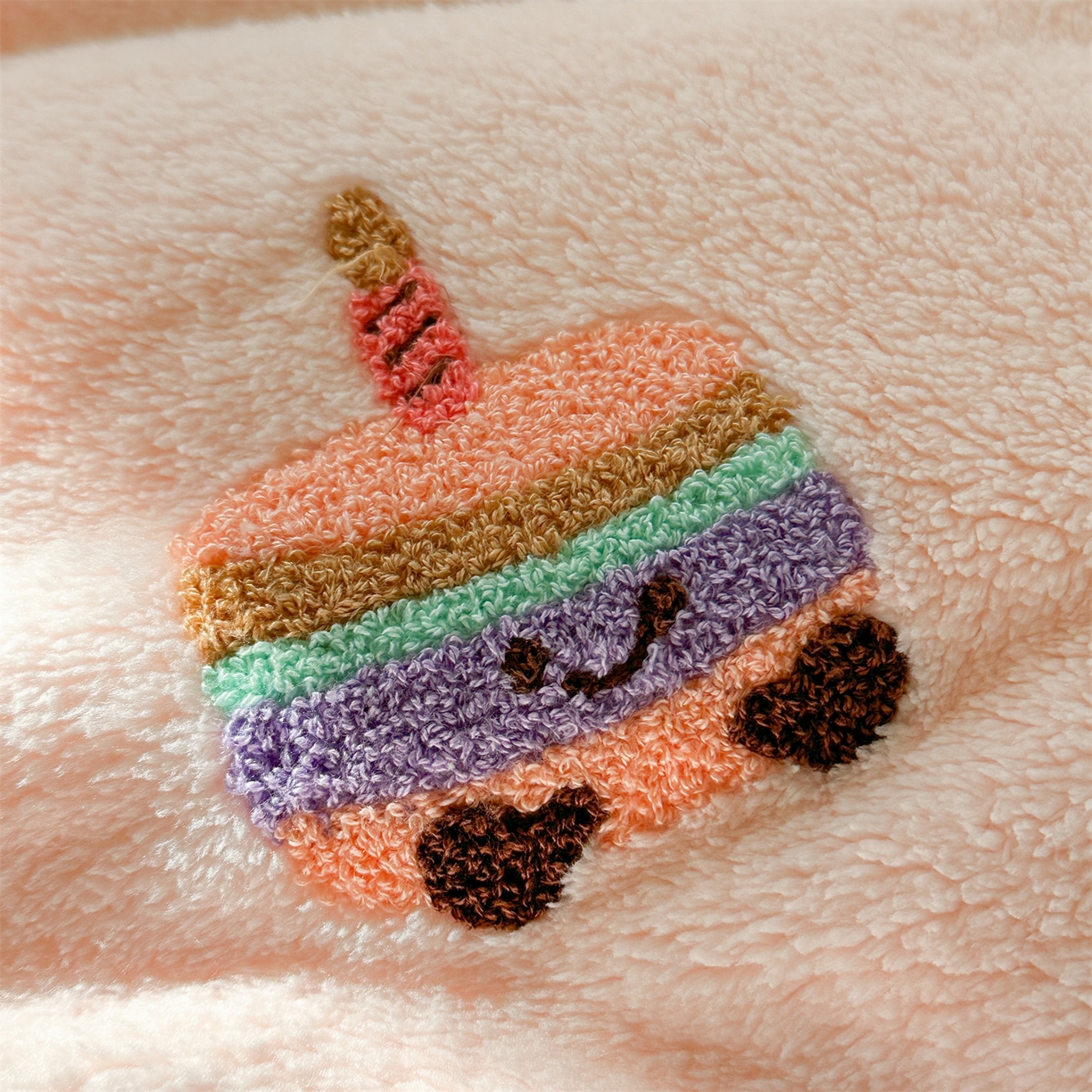 91家纺网 家纺一手货源 找家纺 暖生活 2025新款高克重细颗粒羊羔绒四件套 甜点玩偶