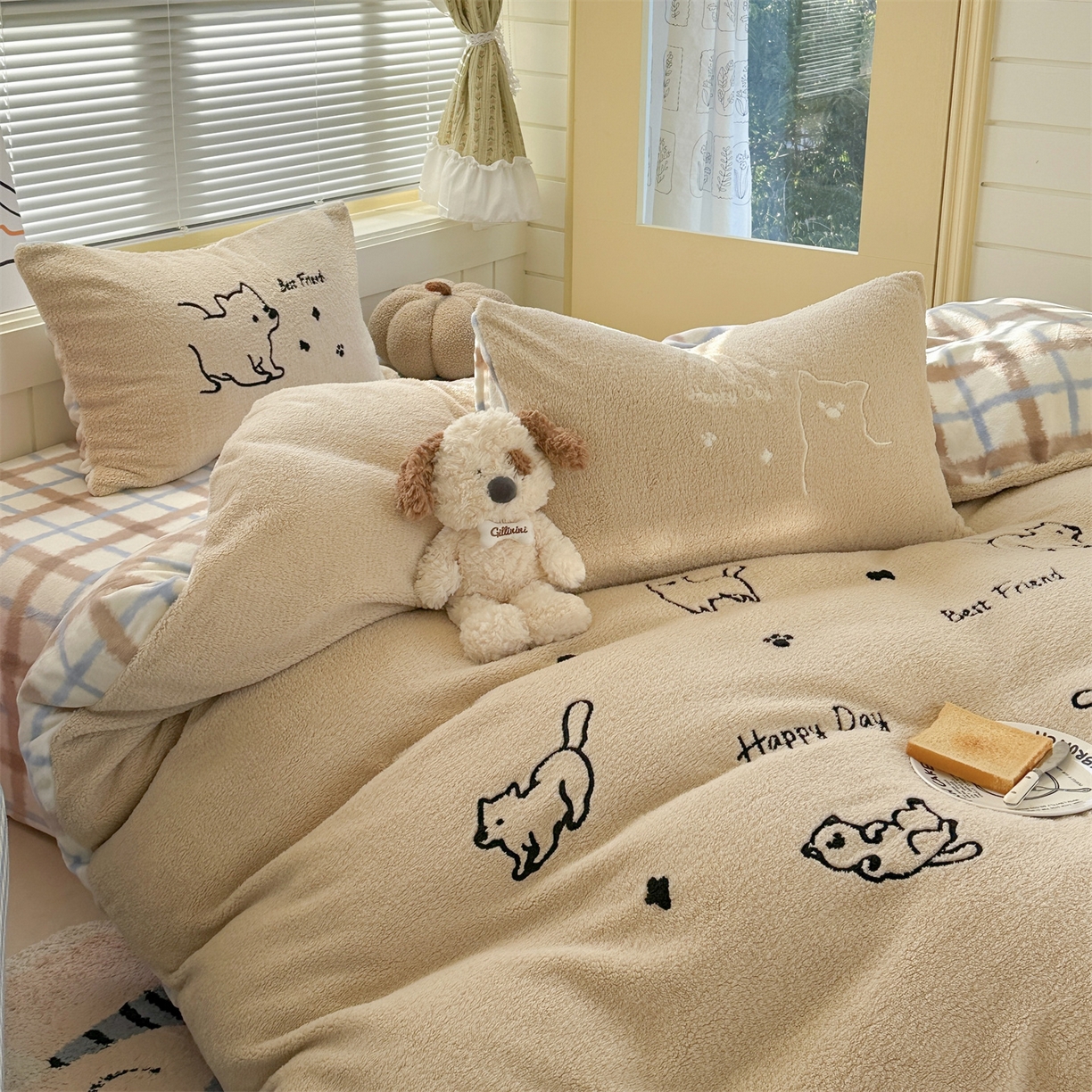 91家纺网 家纺一手货源 找家纺 暖生活 2025新款高克重细颗粒羊羔绒四件套 调皮小狗