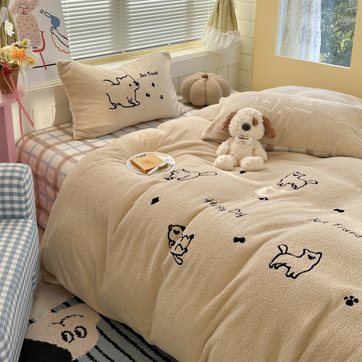 91家纺网 家纺一手货源 找家纺 暖生活 2025新款高克重细颗粒羊羔绒四件套 调皮小狗