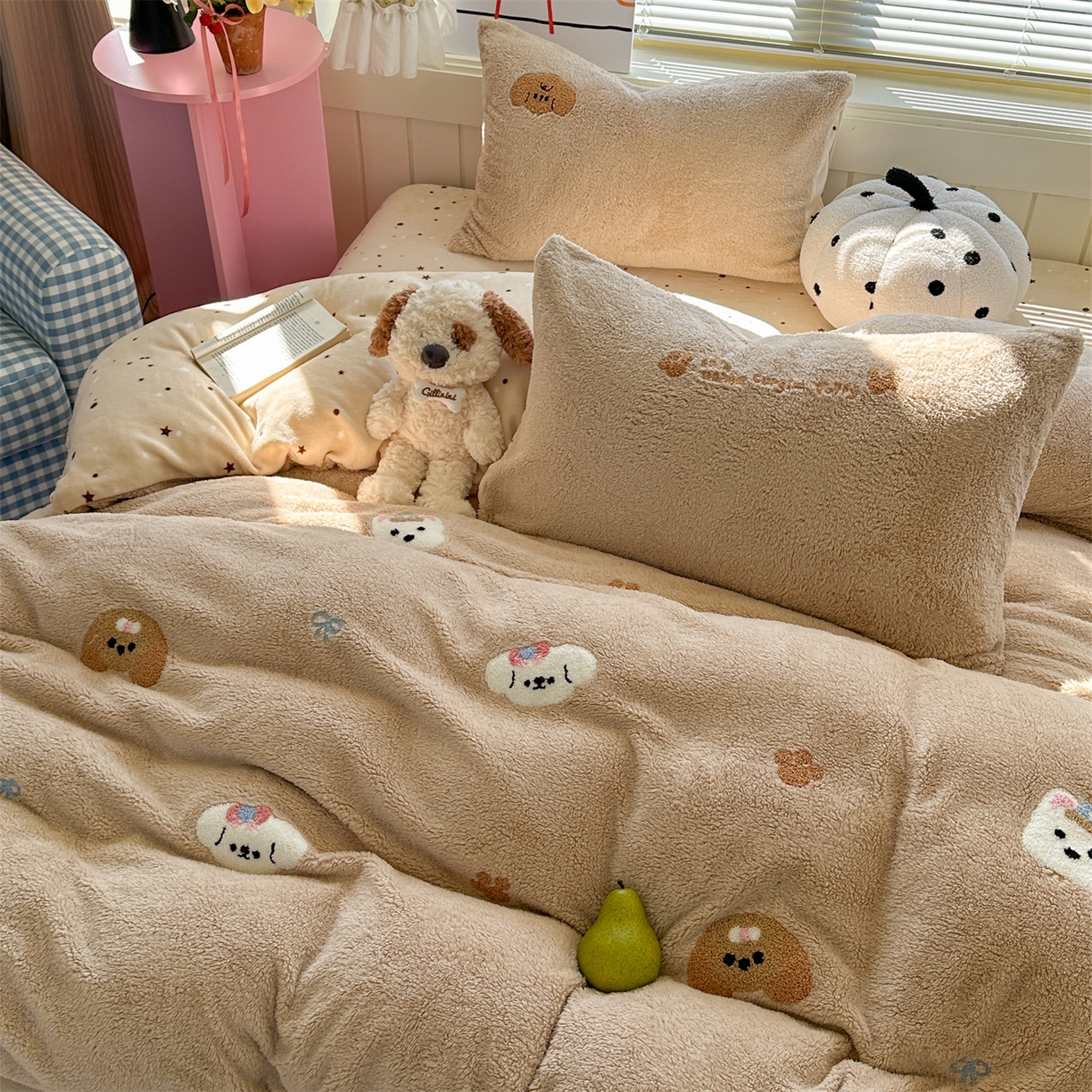 91家纺网 家纺一手货源 找家纺 暖生活 2025新款高克重细颗粒羊羔绒四件套 毛绒小狗