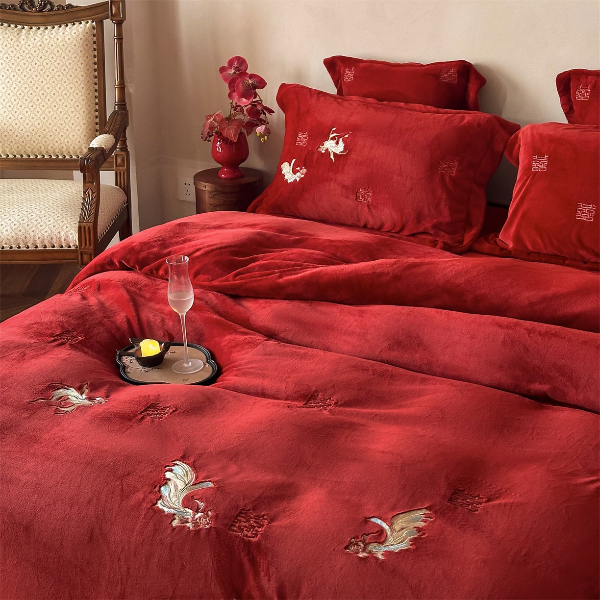 91家纺网 家纺一手货源 找家纺 （总）西西家居 2025新款230g牛奶绒婚庆刺绣四件套-金玉满堂 会员-20元 （各平台严格控价劵后不低于338元起!）