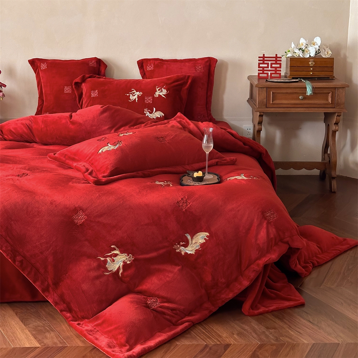 91家纺网 家纺一手货源 找家纺 （总）西西家居 2025新款230g牛奶绒婚庆刺绣四件套-金玉满堂 会员-20元 （各平台严格控价劵后不低于338元起!）
