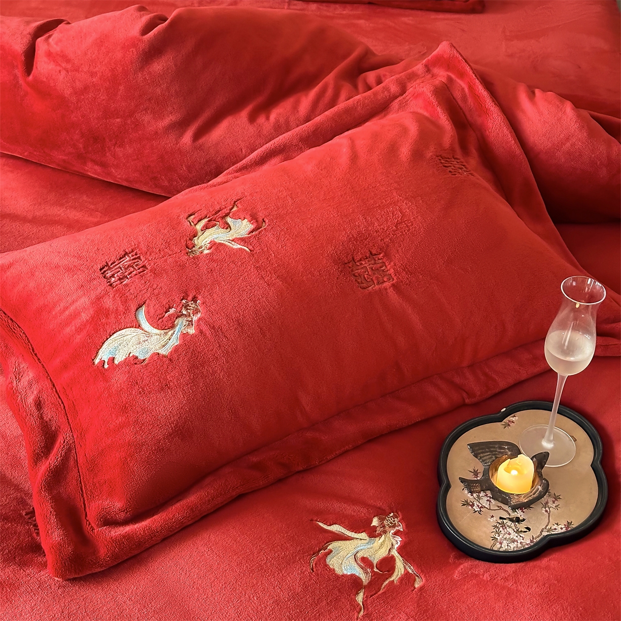 91家纺网 家纺一手货源 找家纺 （总）西西家居 2025新款230g牛奶绒婚庆刺绣四件套-金玉满堂 会员-20元 （各平台严格控价劵后不低于338元起!）