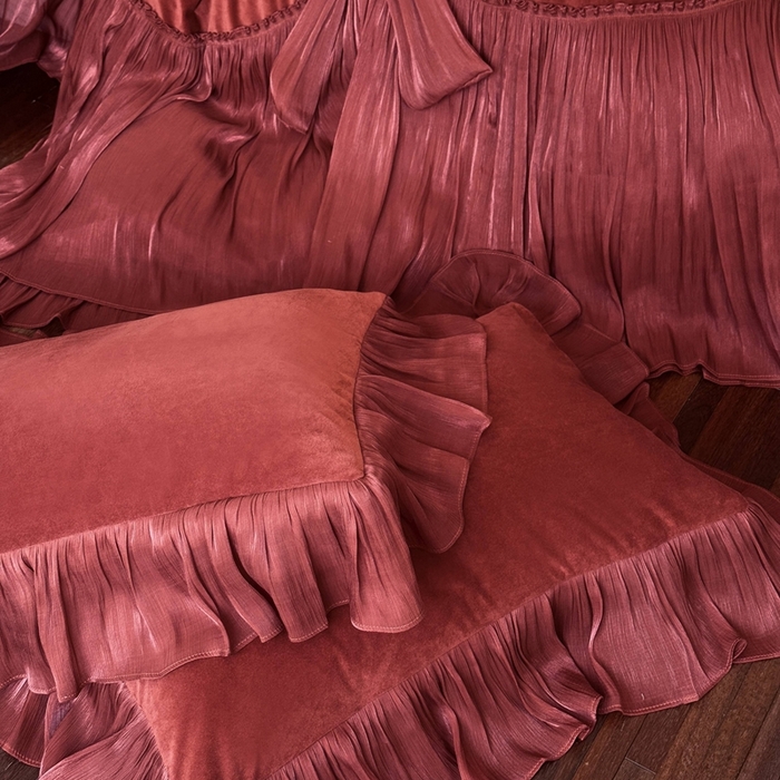 91家纺网 家纺一手货源 找家纺 （总）美芝莱床垫 2025新款亲肤舒适全消光牛奶绒床盖四件套-索菲亚 （券后控价： 床盖款 标准398 床盖款 加大418）