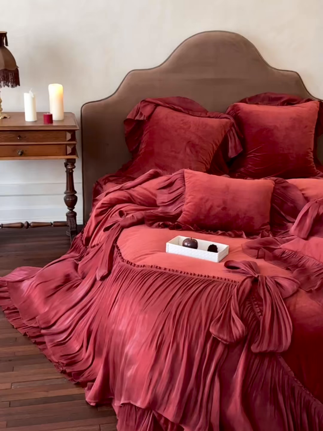 91家纺网 家纺一手货源 找家纺 （总）美芝莱床垫 2025新款亲肤舒适全消光牛奶绒床盖四件套-索菲亚 （券后控价： 床盖款 标准398 床盖款 加大418）