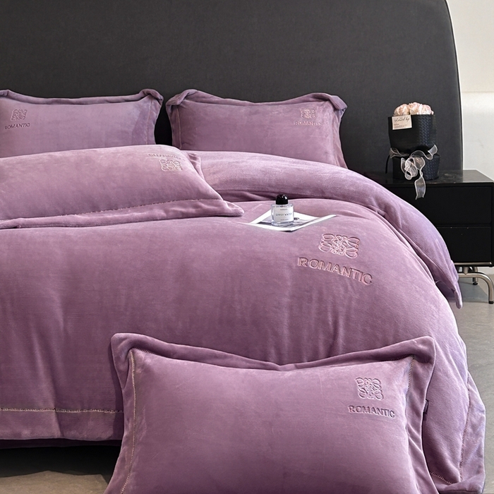 91家纺网 家纺一手货源 找家纺 （总）美芝莱床垫 2025新款牛奶绒全消光亲肤舒适大牌风四件套