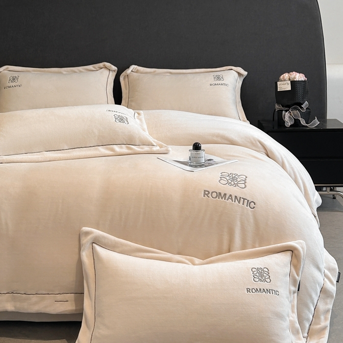 91家纺网 家纺一手货源 找家纺 （总）美芝莱床垫 2025新款牛奶绒全消光亲肤舒适大牌风四件套