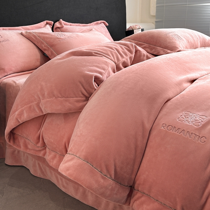 91家纺网 家纺一手货源 找家纺 （总）美芝莱床垫 2025新款牛奶绒全消光亲肤舒适大牌风四件套