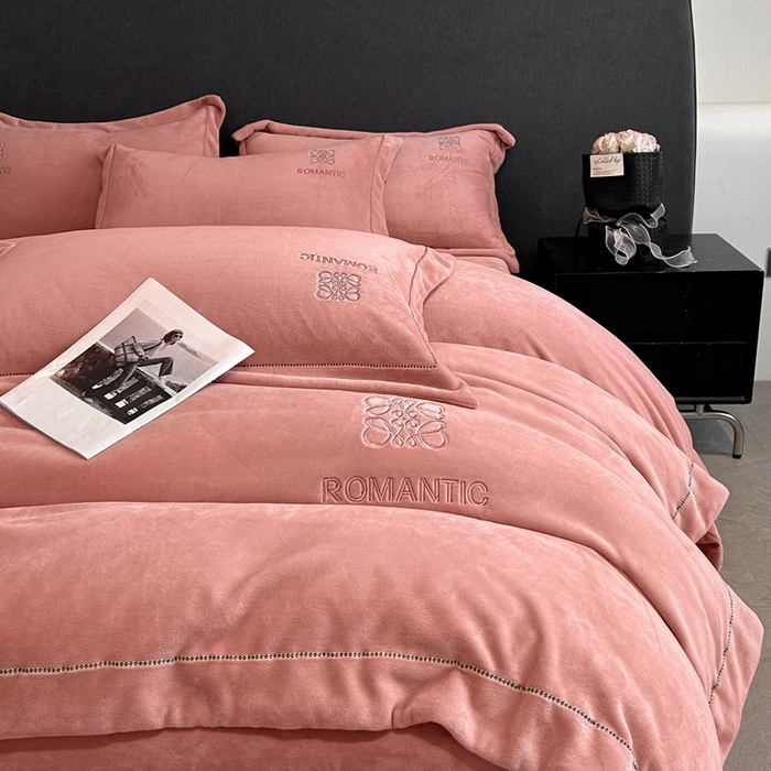 91家纺网 家纺一手货源 找家纺 （总）美芝莱床垫 2025新款牛奶绒全消光亲肤舒适大牌风四件套