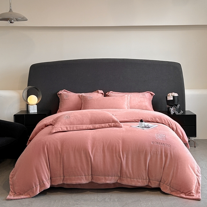 91家纺网 家纺一手货源 找家纺 （总）美芝莱床垫 2025新款牛奶绒全消光亲肤舒适大牌风四件套