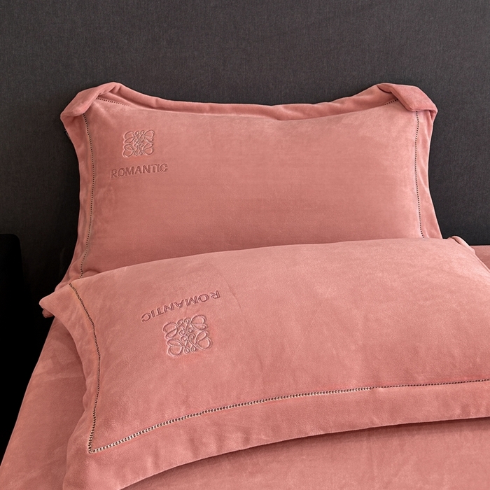 91家纺网 家纺一手货源 找家纺 （总）美芝莱床垫 2025新款牛奶绒全消光亲肤舒适大牌风四件套