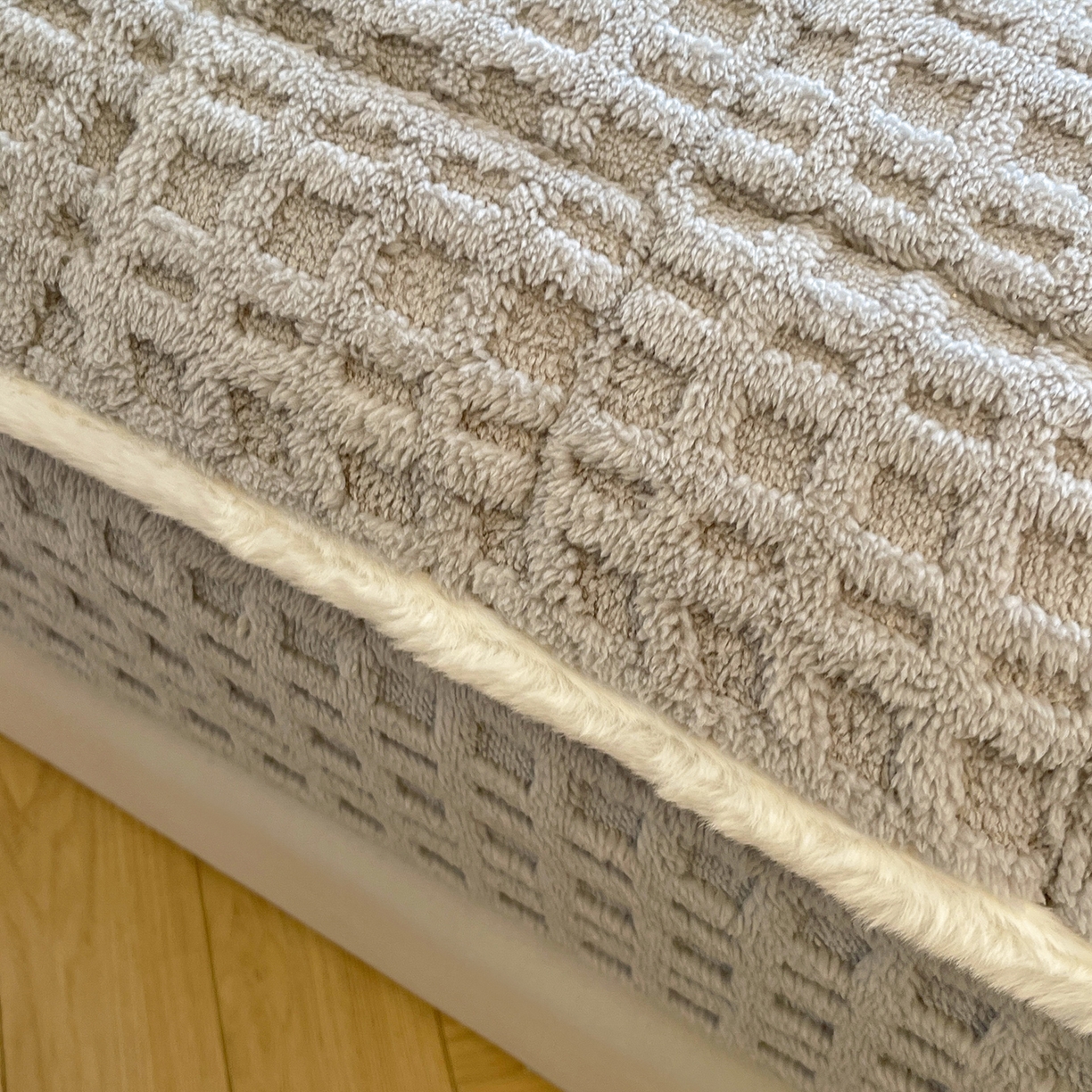 91家纺网 家纺一手货源 找家纺 予梦家纺 2025新款塔芙绒加厚夹棉床笠床垫保护套 星梦格 星灰