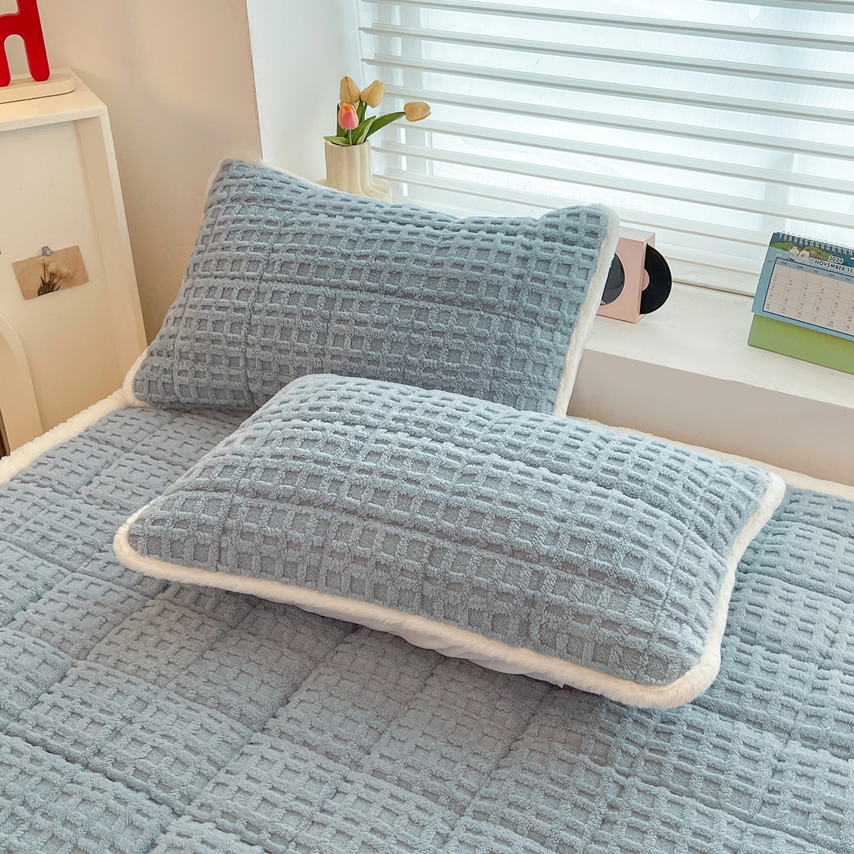 91家纺网 家纺一手货源 找家纺 予梦家纺 2025新款塔芙绒加厚夹棉床笠床垫保护套 星梦格 苍蓝