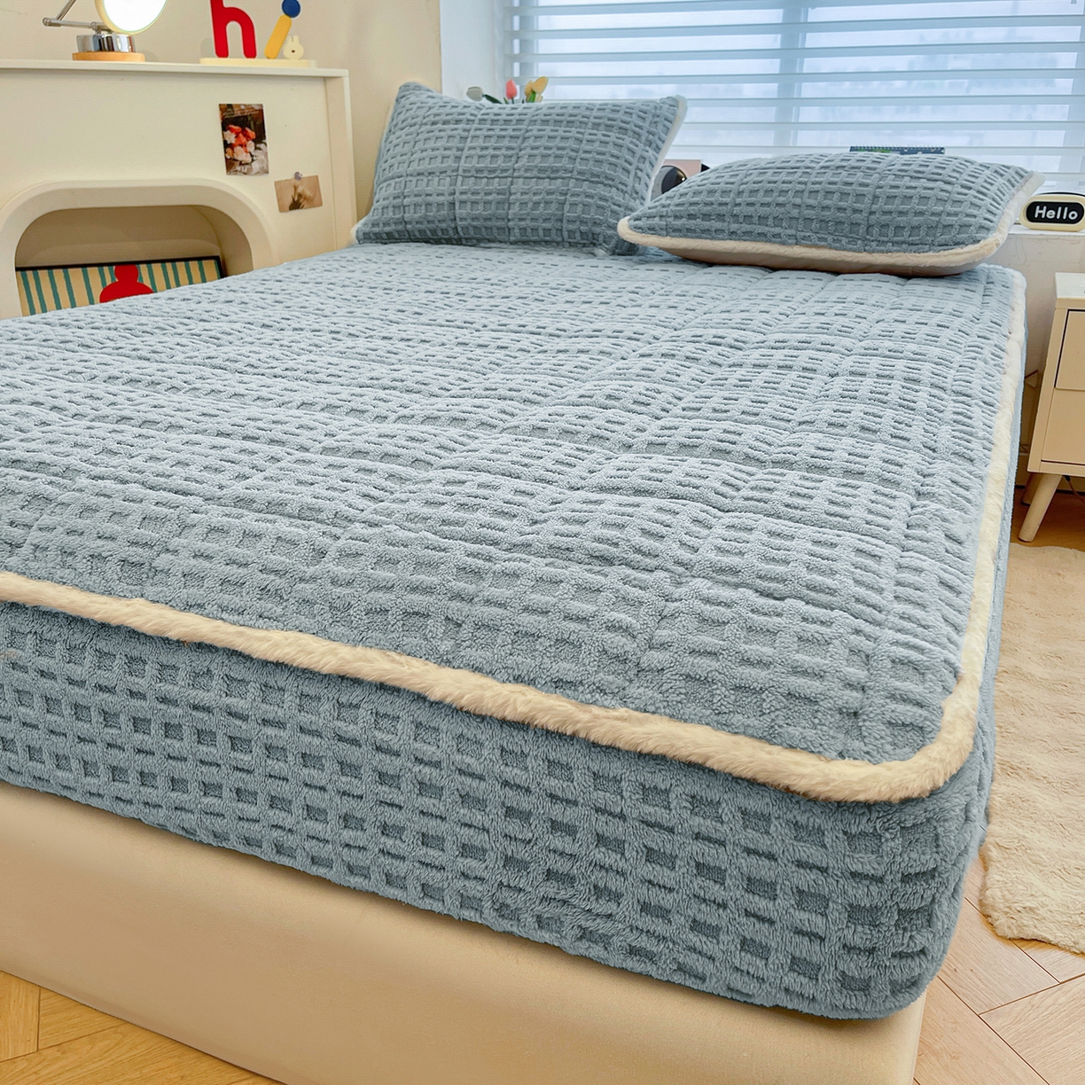 91家纺网 家纺一手货源 找家纺 予梦家纺 2025新款塔芙绒加厚夹棉床笠床垫保护套 星梦格 苍蓝