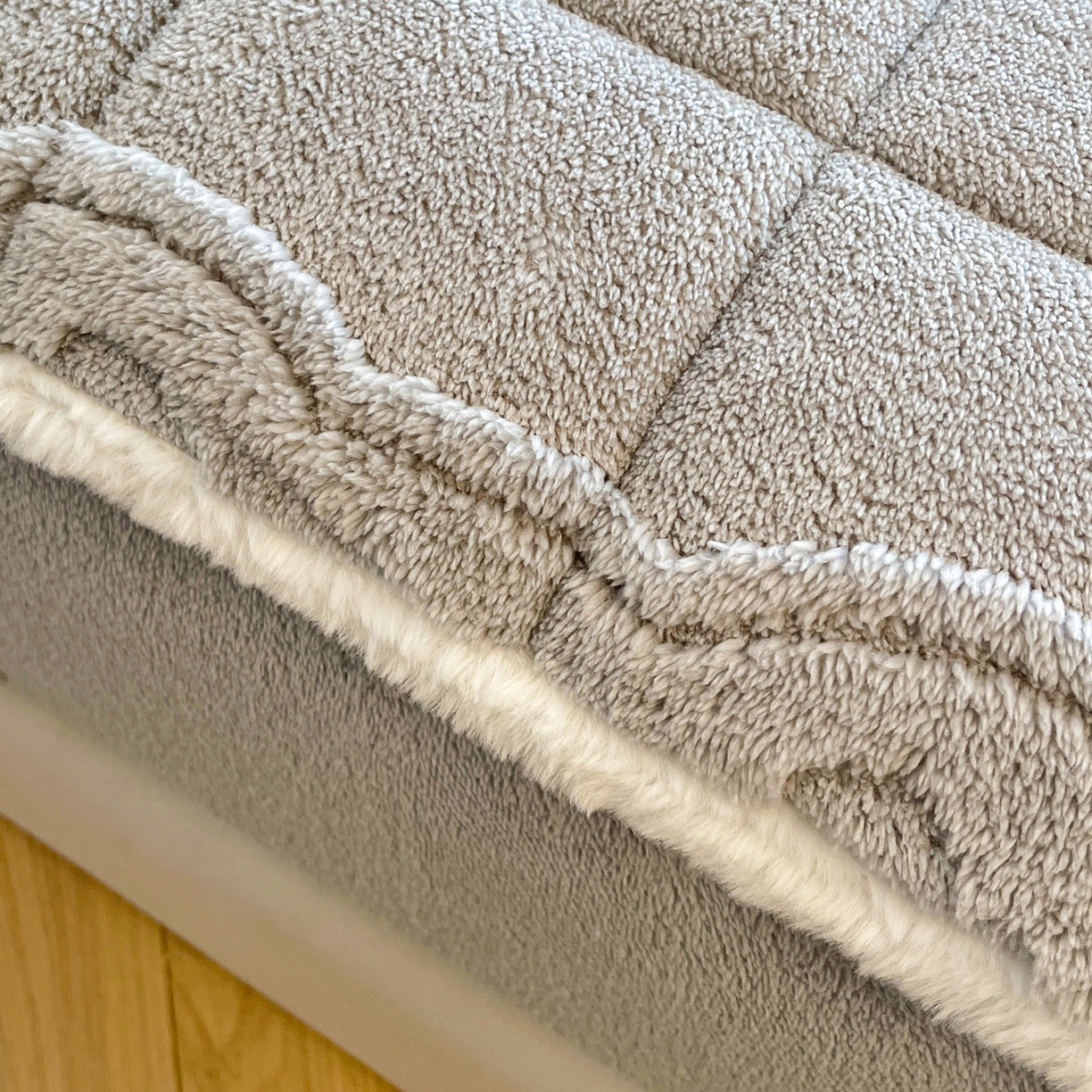 91家纺网 家纺一手货源 找家纺 予梦家纺 2025新款塔芙绒加厚夹棉床笠床垫保护套 萌萌熊 星灰